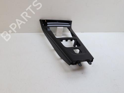 Midtkonsoll Midtkonsoll MERCEDES-BENZ A-CLASS Saloon (V177) A 250 e (177.186) (218 hp) 27238802 27238802