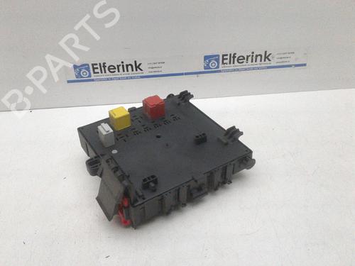 Used Fuse box Fuse box 18633674 18633674
