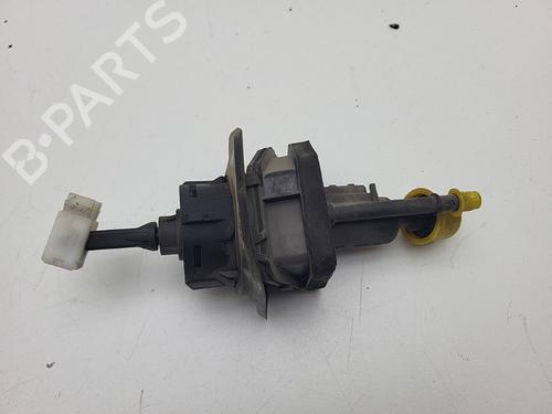 Used Clutch slave cylinder Clutch slave cylinder VOLVO S40 II (544) 2.0 D (136 hp) 18608230 18608230
