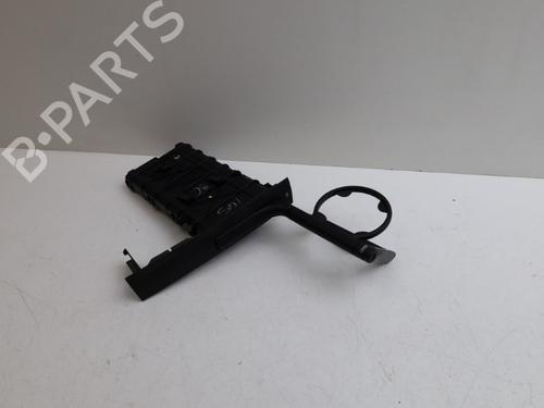 Kopholder/Genstandsholder Kopholder/Genstandsholder SAAB 9-3 (YS3F, E79, D79, D75) 1.9 TTiD (180 hp) 32287426 32287426