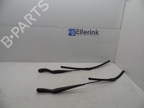 Used Front windshield wiper arm VOLVO V50 (545) D3 (150 hp) 32001959