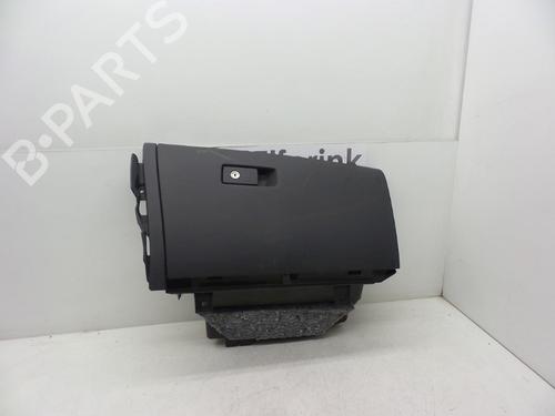 Used Glove box Glove box 18620224 18620224