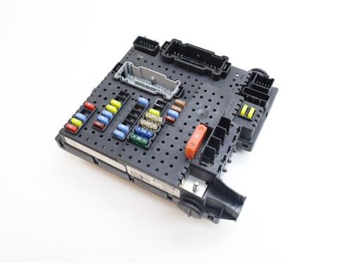 Used Fuse box Fuse box VOLVO V70 II (285) D5 (163 hp) 18637921 18637921