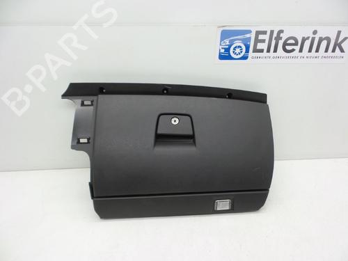 Used Glove box VOLVO V50 (545) D2 (114 hp) 18621947