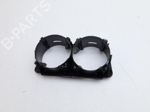 Porte-gobelet/Objets MERCEDES-BENZ C-CLASS (W205) C 180 (205.040, 205.140) (156 hp) 31956675