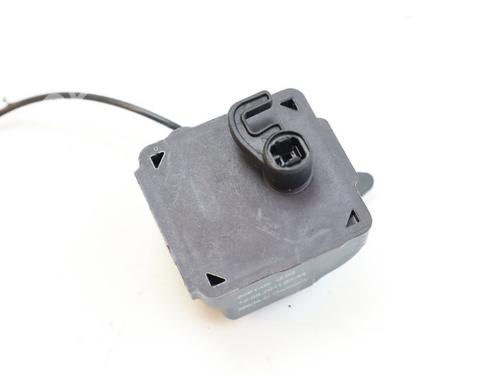 Fuel door actuator MERCEDES-BENZ C-CLASS (W204) C 180 CGI (204.049) | BP26722130E18 