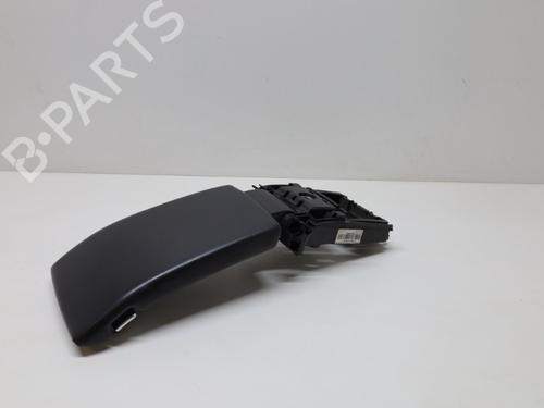 Used Armrest / Center console Armrest / Center console VOLVO V70 III (135) 2.0 D (136 hp) 33607101 33607101