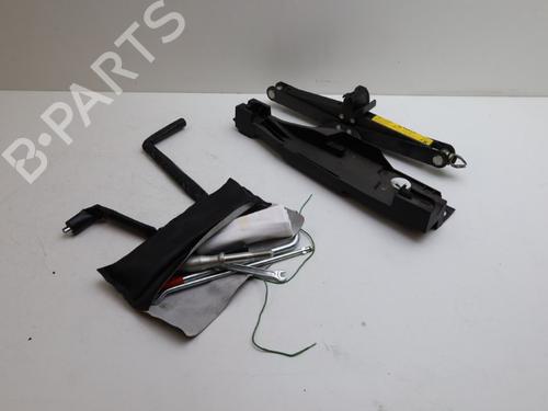 Used Jack Kit VOLVO XC90 I (275) T6 AWD (272 hp) 31154177