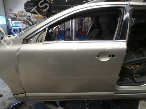 Left front door VOLVO V70 III (135) D3 32228890 | 32228897