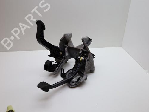 Used Pedal Pedal VOLVO V60 II (225) D3 (150 hp) 18636866 18636866