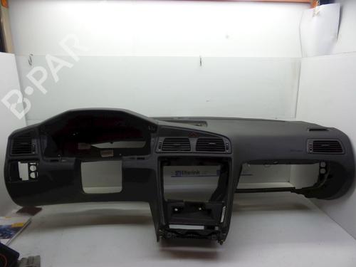 Used Dashboard Dashboard VOLVO V70 II (285) 2.5 T (209 hp) 18626755 18626755