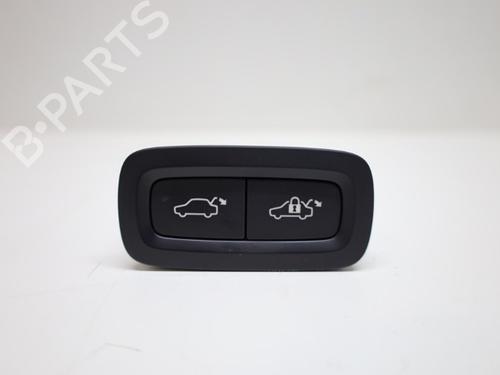 switch-lynk-co-01-2017-35897292 main image