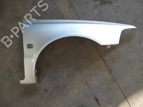 Used Right front fenders VOLVO V40 Estate (645) 2.0 (136 hp) 18633020