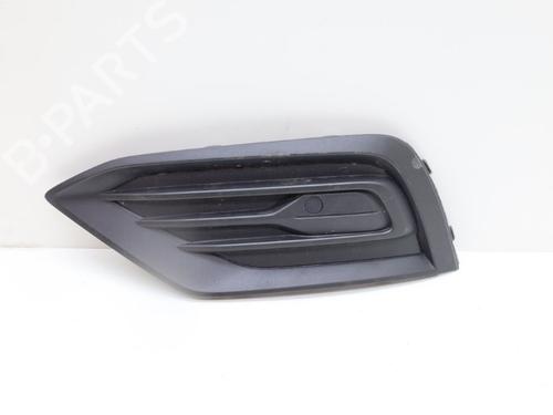 Used Grille VOLVO V60 II (225) D3 (150 hp) 18636689