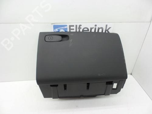 Used Glove box Glove box VOLVO V40 Hatchback (525) T3 (152 hp) 18624846 18624846