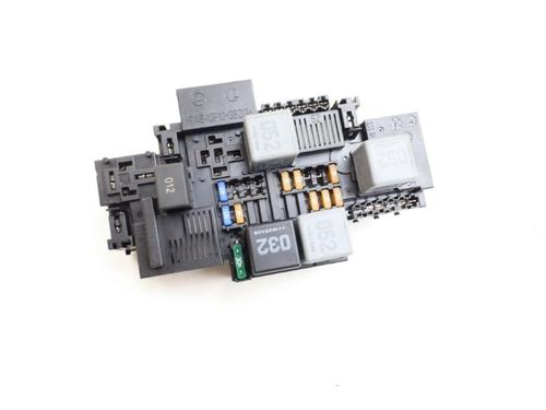 Scatola fusibili MERCEDES-BENZ C-CLASS (W205) C 180 (205.040, 205.140) (156 hp) 31956712