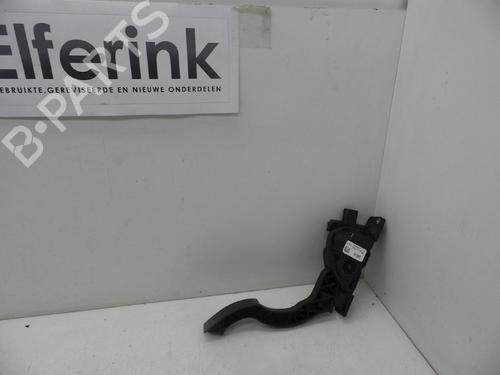 Used Pedal Pedal VOLVO V40 Hatchback (525) D2 (114 hp) 18616236 18616236
