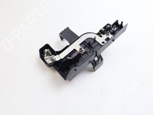 Used Fuse box VOLVO V60 II (225) T6 Plug-in Hybrid AWD (340 hp) 29954432