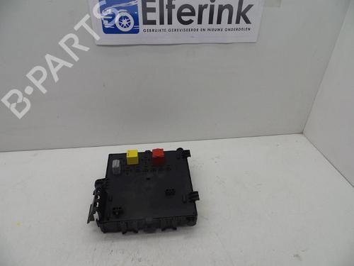 Used Fuse box Fuse box 18615537 18615537