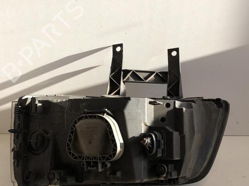 Used Right headlight Right headlight VW TRANSPORTER T5 Van (7HA, 7HH, 7EA, 7EH) 1.9 TDI (84 hp) 18217701 18217701
