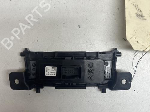 Used Gear lever Gear lever PEUGEOT 308 II (LB_, LP_, LW_, LH_, L3_) 2.0 BlueHDi 150 (150 hp) 18225683 18225683