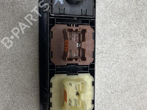 Used Left front window switch Left front window switch DACIA DUSTER (HS_) 1.2 TCe 125 (125 hp) 32977368 32977368