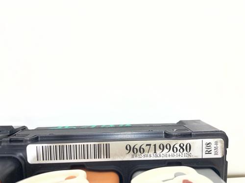 Used Fuse box Fuse box 37451713 37451713