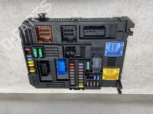 Used Fuse box PEUGEOT 308 II (LB_, LP_, LW_, LH_, L3_) 1.6 BlueHDi 120 (120 hp) 31583175