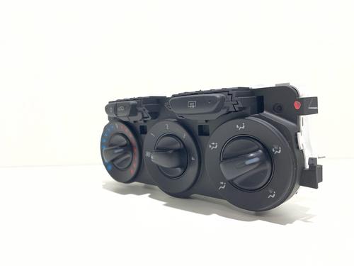 climate-control-opel-corsa-e-x15-2014-40253685 main image