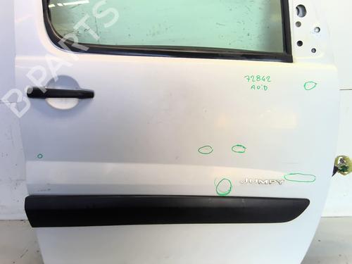 Used Right front door Right front door 26524469 26524469