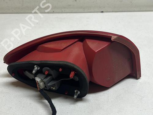 Høyre baklys ALFA ROMEO 147 (937_) 1.9 JTD 16V (937.AXG1B, 937.BXG1B) (140 hp) 18212675