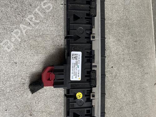 Used Warning switch Warning switch AUDI A3 (8V1, 8VK) 1.6 TDI (105 hp) 33883979 33883979