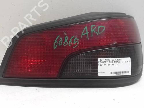 Højre baglygte PEUGEOT 306 Hatchback (7A, 7C, N3, N5) 1.9 DT (90 hp) 18214773