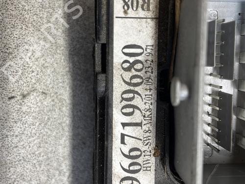 Fuse box CITROËN C3 Picasso (SH_) 1.6 HDi | BP30542907E1