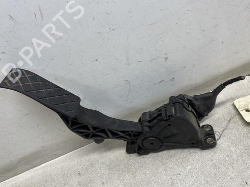 Pedal VW TRANSPORTER T5 Bus (7HB, 7HJ, 7EB, 7EJ) 2.5 TDI (174 hp) 28694319