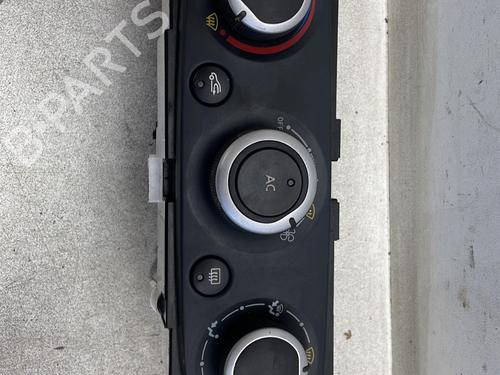 Used Climate control RENAULT MEGANE III Grandtour (KZ0/1) 1.5 dCi (KZ09, KZ0D, KZ1G, KZ29, KZ14, KZ1W, KZ10, KZ1F,... (110 hp) 29071802