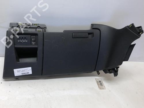 Used Glove box PEUGEOT 5008 (0U_, 0E_) 1.6 HDi (110 hp) 18228256