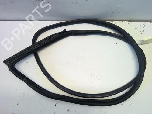 Used Rubber door seal BMW 1 (F21) 116 d (116 hp) 18210368