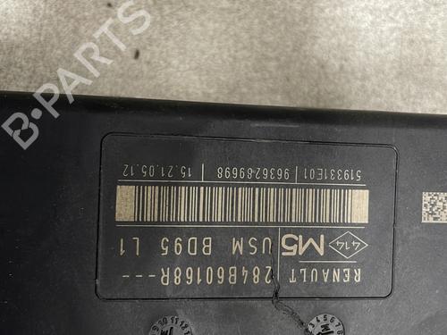 Used Fuse box Fuse box RENAULT MEGANE III Hatchback (BZ0/1_, B3_) 1.5 dCi (BZ0C) (90 hp) 30609561 30609561