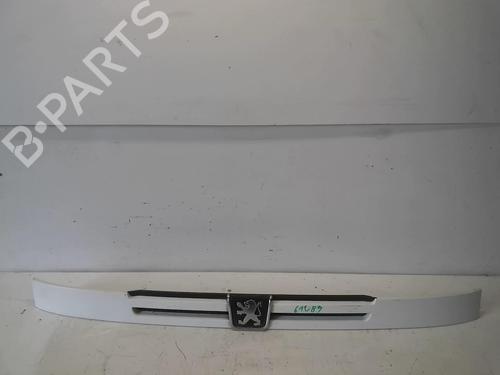 Used Grille PEUGEOT BOXER Bus (230P) 2.5 D (86 hp) 24213121