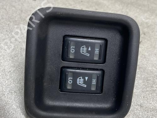 Used Switch NISSAN JUKE (F15) 1.5 dCi (110 hp) 30935055