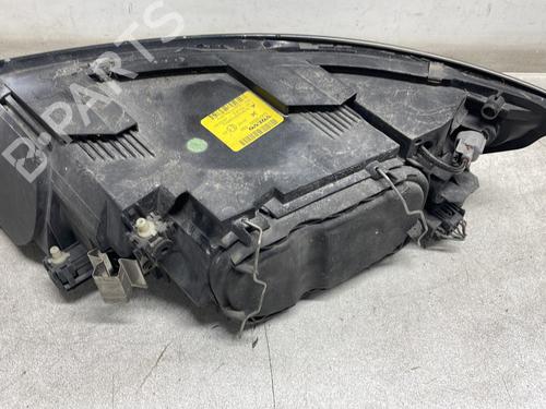 Right headlight VOLVO S40 II (544) 2.0 D | BP30508543C29 