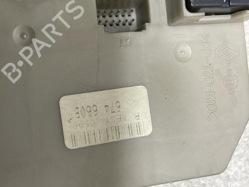 Fuse box RENAULT CLIO III (BR0/1, CR0/1) 1.2 16V (BR0P, CR0P) | BP30899980E1