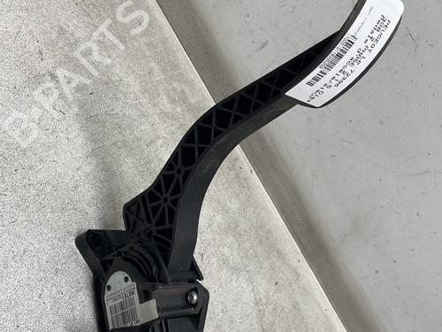 Pedal PEUGEOT 308 II (LB_, LP_, LW_, LH_, L3_) 1.5 BlueHDi 130 (131 hp) 31088522