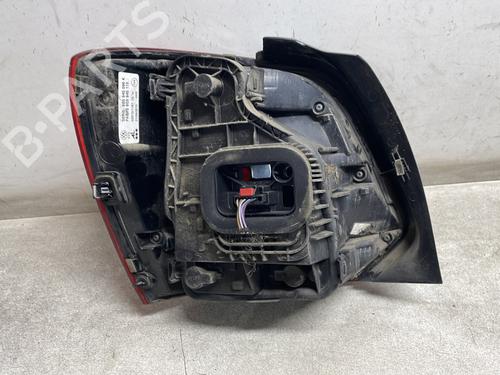 Used Right taillight Right taillight 32021828 32021828