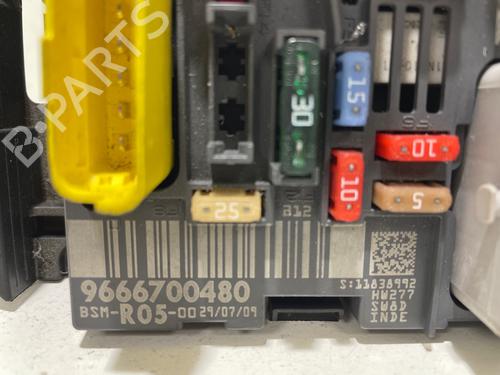 Used Fuse box Fuse box PEUGEOT 308 I (4A_, 4C_) 1.6 HDi (109 hp) 39940084 39940084