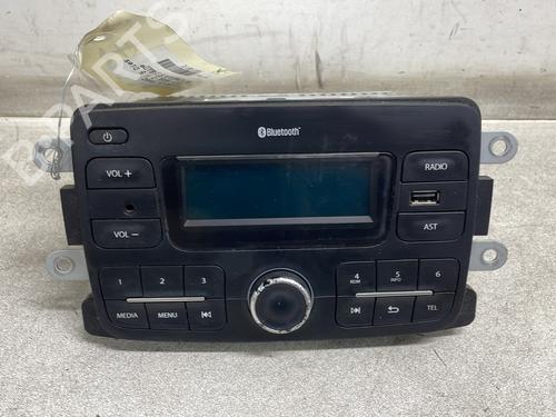 Used Radio DACIA LODGY (JS_) 1.5 Blue dCi 115 (JSJT) (116 hp) 31571204