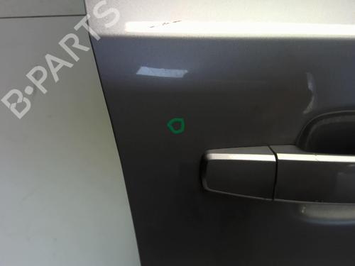 Used Right front door Right front door 18210109 18210109