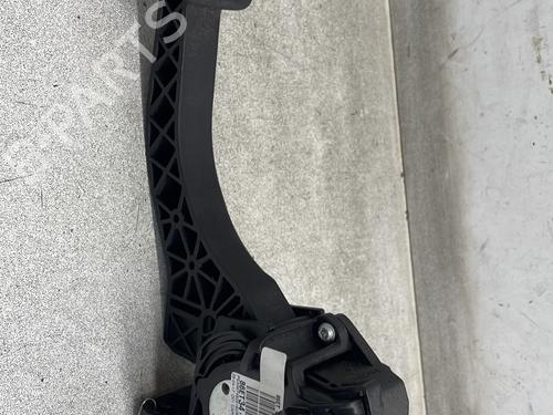 Pedal PEUGEOT 308 SW II (LC_, LJ_, LR_, LX_, L4_) 1.6 BlueHDi 120 (120 hp) 32673058