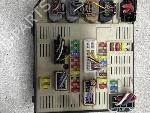 Used Fuse box RENAULT MEGANE III Grandtour (KZ0/1) 1.5 dCi (KZ09, KZ0D, KZ1G, KZ29, KZ14, KZ1W, KZ10, KZ1F,... (110 hp) 31909805